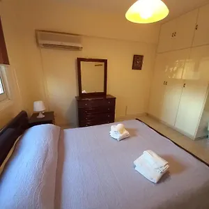 2-bedroom-apartment-near-finikoudes.larnacahotels.org/